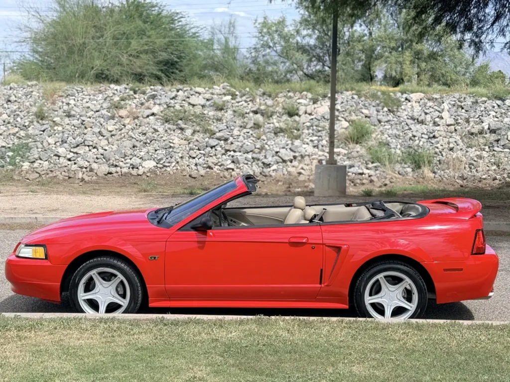 2000 Ford Mustang